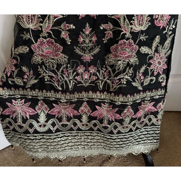 Afrozeh Indian / Pakistani Luxury Wedding Wear - Picture 14 of 16